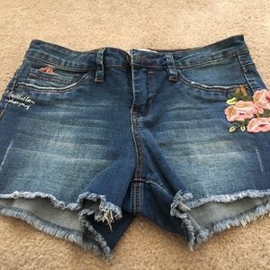 Embroidered denim short